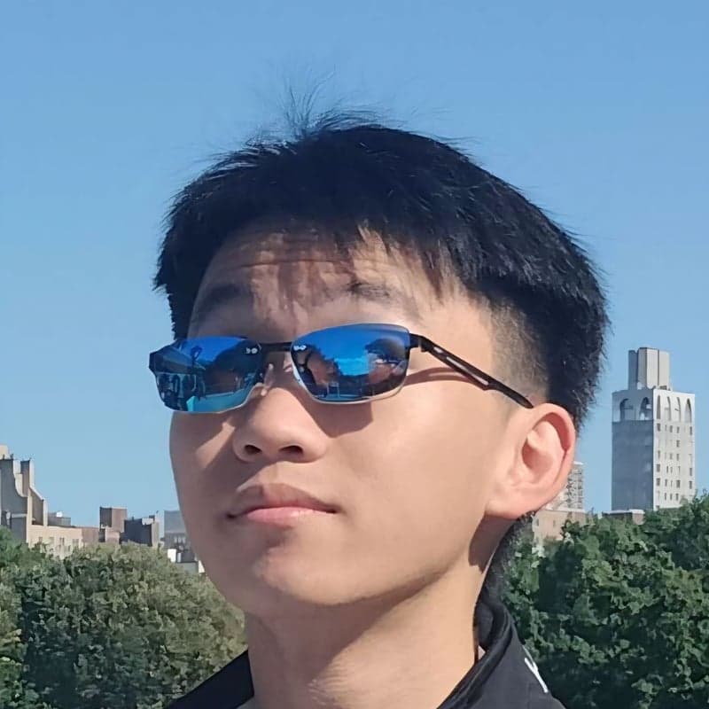 Headshot of Leo Zhang